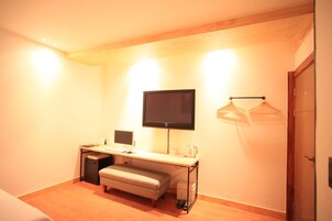 Standard-herbergi með tvíbreiðu rúmi | Ókeypis þráðlaus nettenging