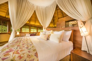 Premium bedding, in-room safe, desk, iron/ironing board - Origins Lodge (Bijagua)