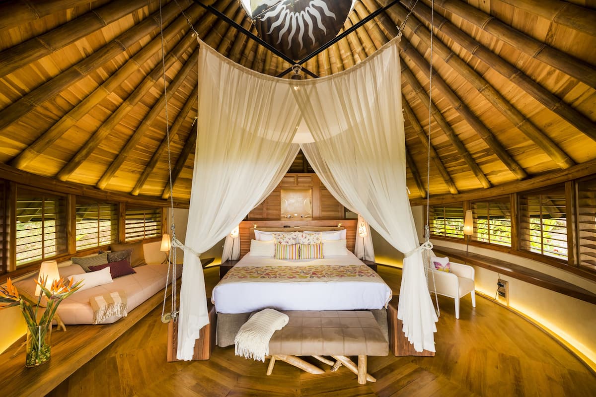 Lodge | เครื่องนอนระดับพรีเมียม, ตู้นิรภัยในห้องพัก, โต๊ะทำงาน