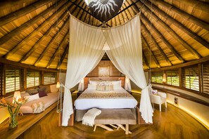 Lodge | Premium bedding, in-room safe, desk, iron/ironing board - Origins Lodge (Bijagua)