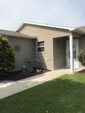 Exterior - Beautiful 2 BR wGas Golf Cart in Duval. All 10 star reviews! (The Villages)