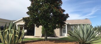 Beautiful 2 BR wGas Golf Cart in Duval. All 10 star reviews!