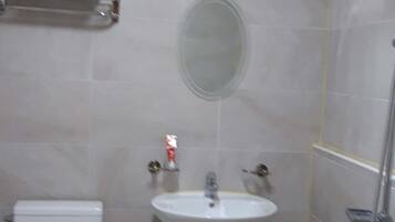 Shower, free toiletries, towels