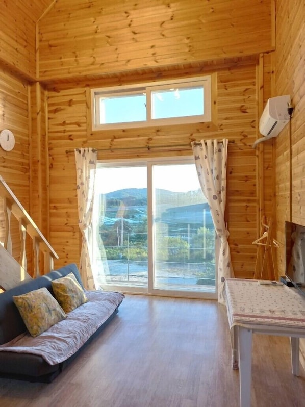 Deluxe Twin Room | Blackout drapes, free WiFi - Daegwanryeong Genie House (Pyeongchang)