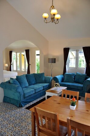 Villa | Living area - Palazzo Pavone Gallery & Resort (Pak Chong)