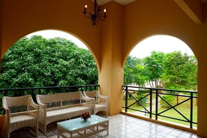 Terrace/patio - Palazzo Pavone Gallery & Resort (Pak Chong)