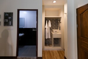 Deluxe King | Room amenity