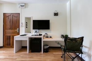 Premium Deluxe King | Room amenity