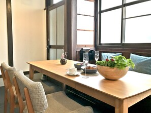 객실 내 식사 공간