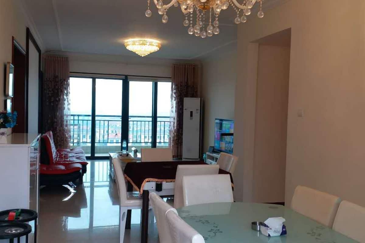 デラックス アパートメント | リビングルーム | テレビ