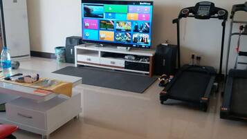 디럭스 아파트 | 거실 공간 | TV