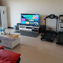 豪华三卧室公寓 | 起居区 | 电视