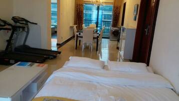 디럭스 아파트 | 3 개의 침실, 책상, 암막 커튼, 무료 WiFi