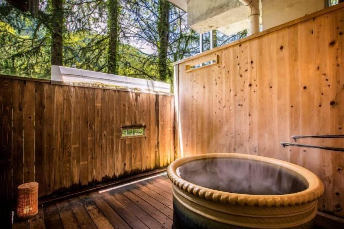 Outdoor spa tub