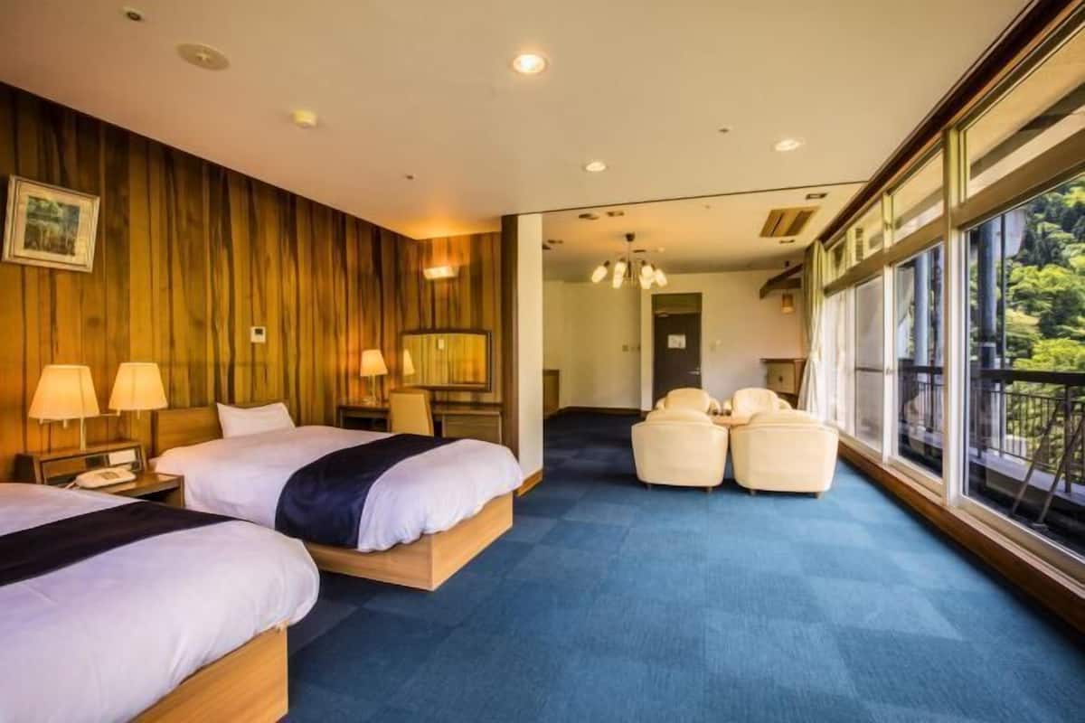 In-room safe, free WiFi