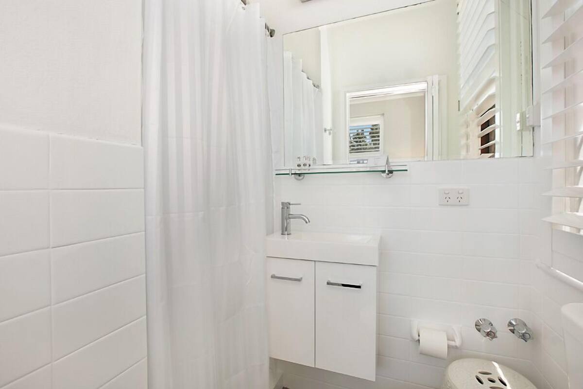 standard double room, 1 double bed | bathroom | free toiletries, hair dryer, towels