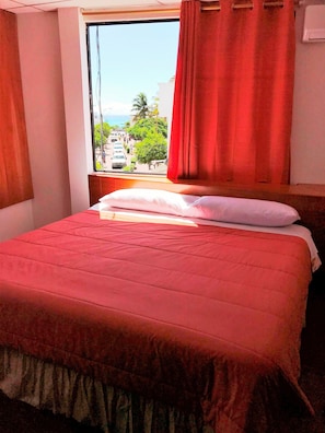 Habitación doble estándar, 1 habitación, frente al mar | Wifi gratis y ropa de cama 
