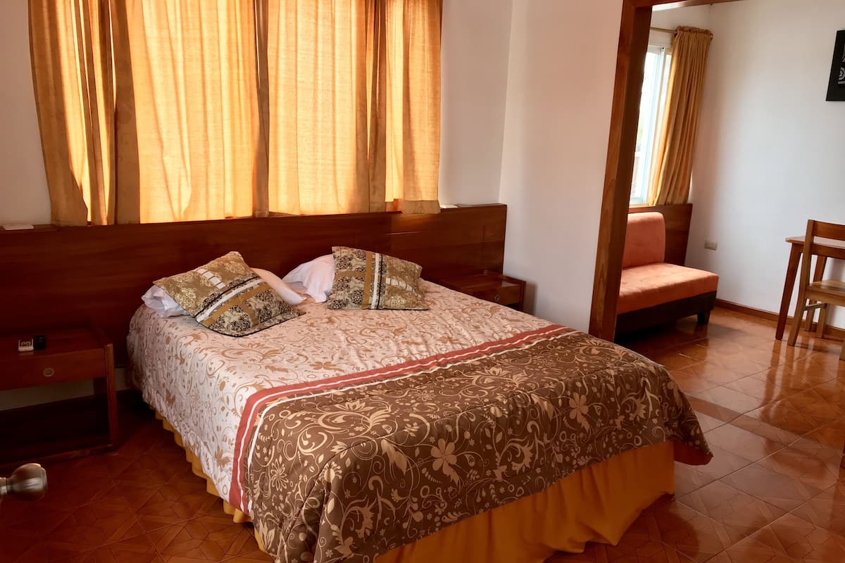 WiFi (free), bed sheets