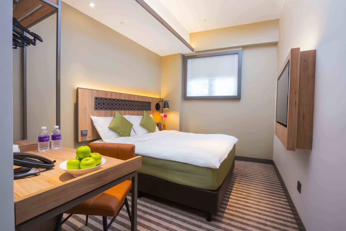 Premium bedding, in-room safe, desk, iron/ironing board