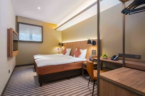 コンフォート ルーム | 高級寝具、セーフティボックス (室内)、デスク、アイロン / アイロン台