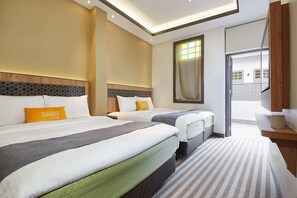 Premium bedding, in-room safe, desk, iron/ironing board - Aqueen Heritage Hotel Little India (Singapore)