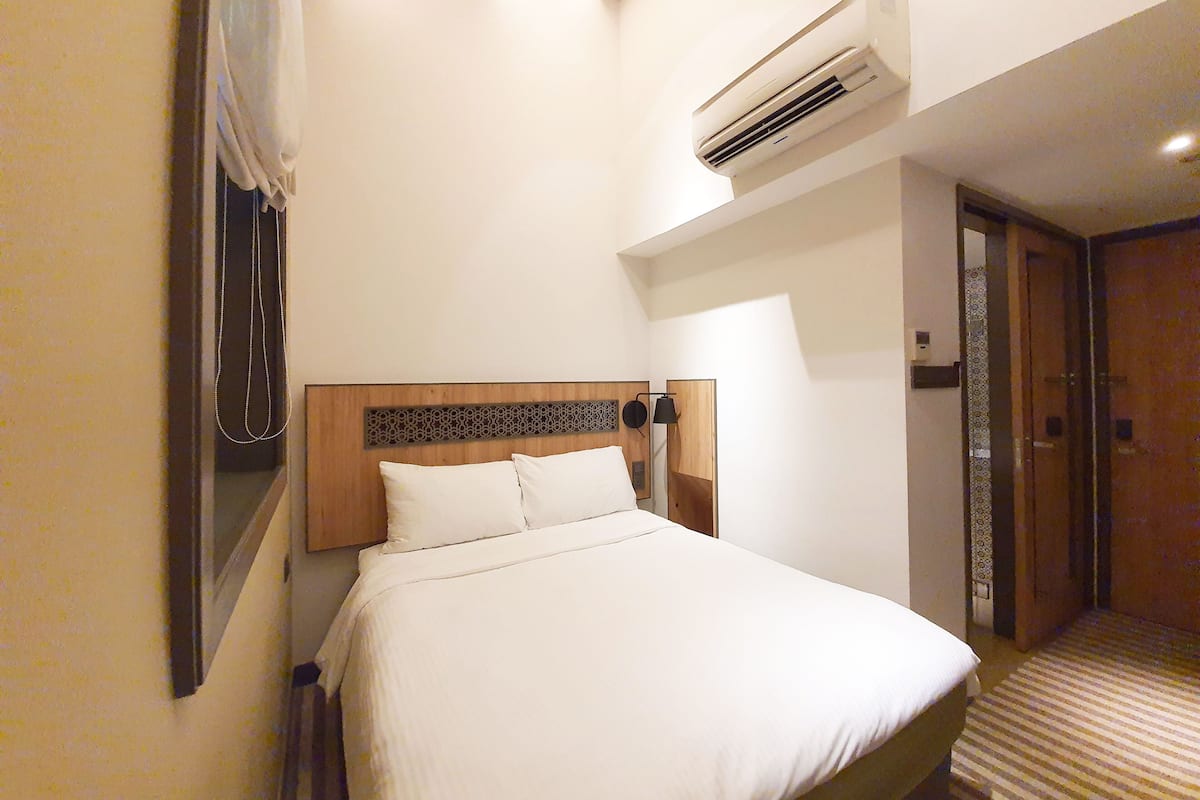 Premium bedding, in-room safe, desk, iron/ironing board