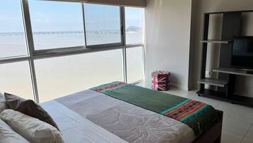 Departamento familiar, 2 habitaciones, 2 baños, vista al río | Minibar, decoración personalizada, muebles diferentes y cunas