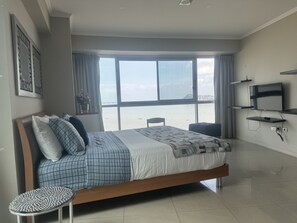 Superior Suite, 1 Bedroom | Minibar, individually decorated, individually furnished - River View suites Puerto Santa Ana gye (Guayaquil)