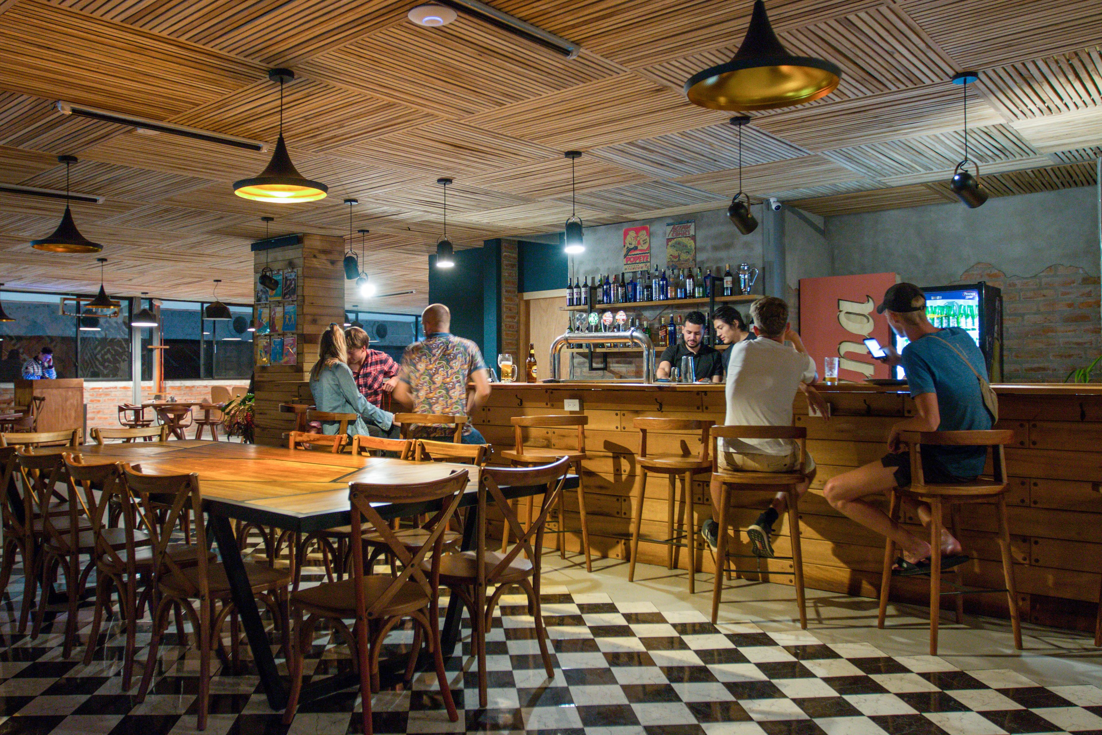 Sarapan penuh setiap hari (USD 4.00 seorang) 