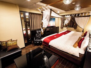 มินิบาร์, โต๊ะทำงาน, ห้องเก็บเสียง, Wi-Fi ฟรี