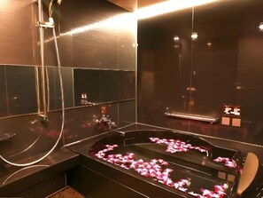 Minibar, escritorio, insonorización y wifi gratis 