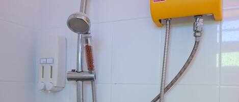 Shower kamar mandi