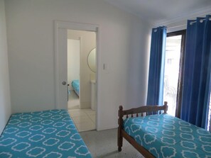 5 bedrooms, desk, wheelchair access