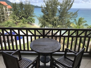 Suite Deluxe, baignoire à jets, vue mer | Balcon