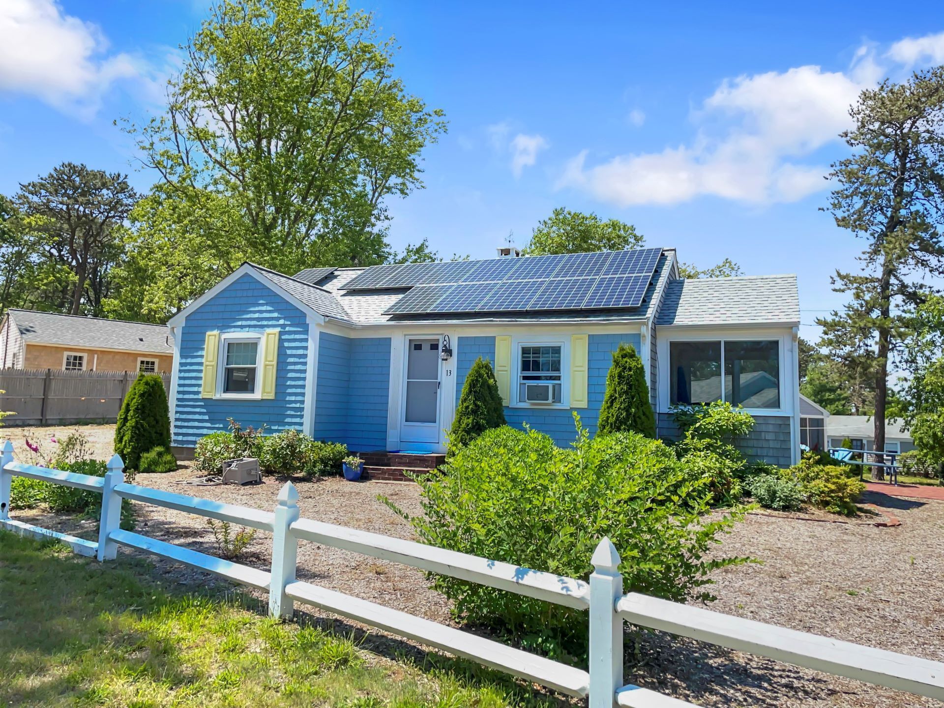 Quaint Cottage Walk to Beach AC Dog Friendly WiFi Large Patio