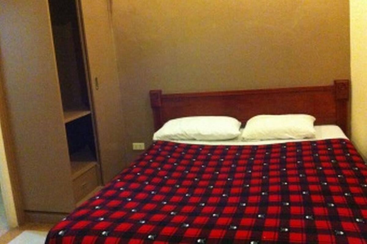 In-room safe, desk, soundproofing, iron/ironing board (on request)