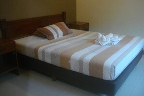 In-room safe, desk, soundproofing, iron/ironing board (on request) - Balibago Villa Hotel (Angeles City)