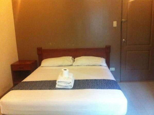 Caja de seguridad en la habitación, escritorio y insonorización 