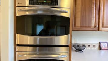 Rumah Deluks, Beberapa Tempat Tidur | Dapur pribadi | Lemari es, microwave, mesin pencuci piring, dan mesin pembuat kopi/teh