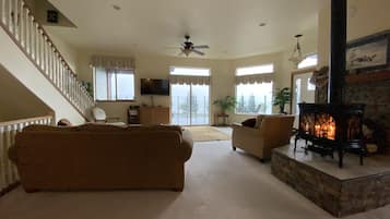 Rumah Deluks, Beberapa Tempat Tidur | Area keluarga | TV layar datar