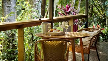 Exclusive Studio, 1 Bedroom, River View | In-room dining