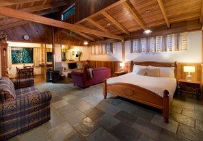 Exclusive Studio, 1 Bedroom, River View - Sharlynn by the River (Malanda)