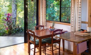 Exclusive Studio, 1 Bedroom, River View | In-room dining - Sharlynn by the River (Malanda)