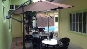 Tempat makan luar