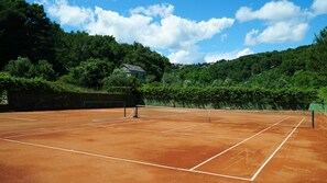 Sport court - Island getaway studio with shared outdoor pool and tennis court (Selca)