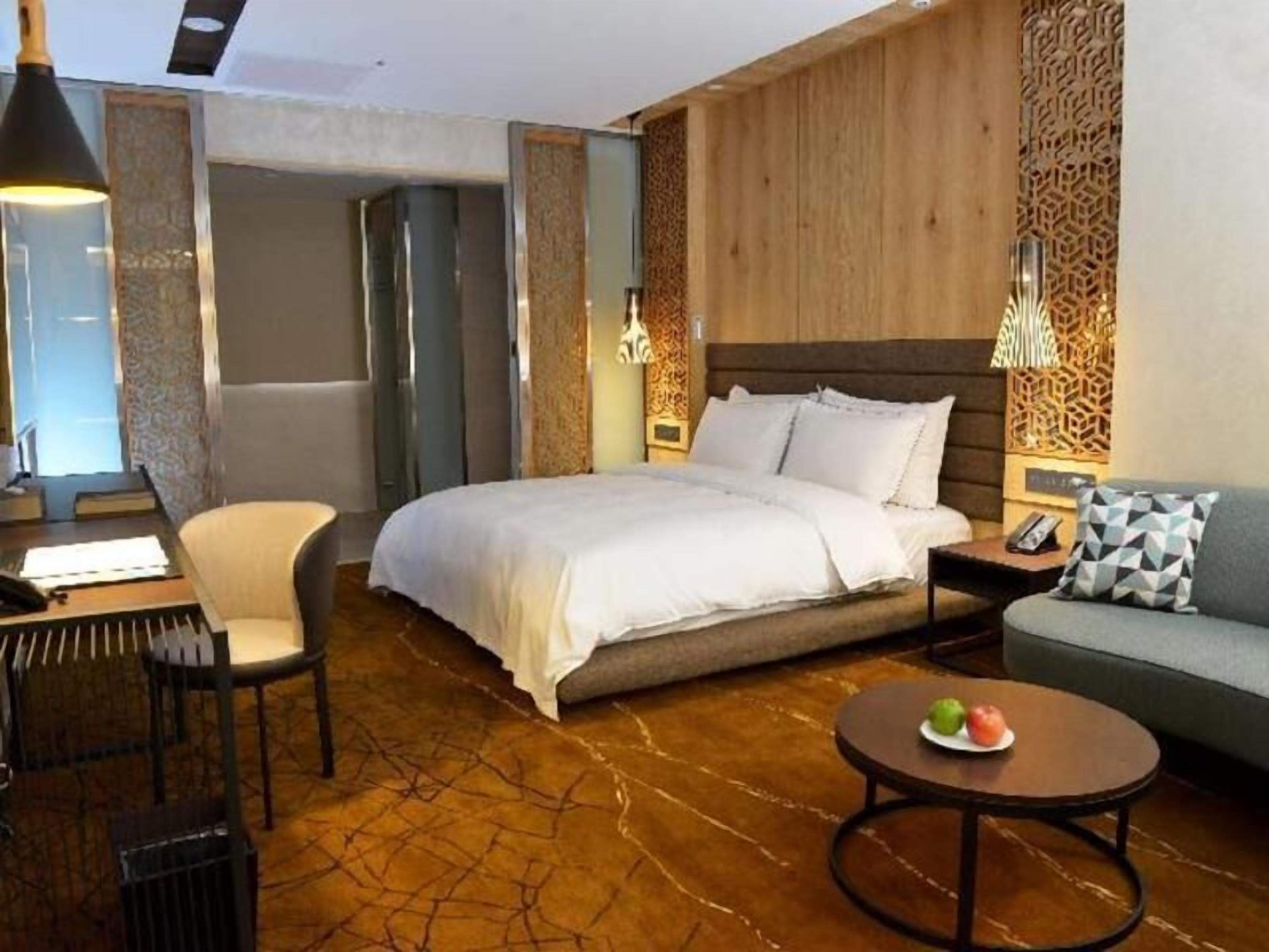 In-room safe, desk, blackout drapes, soundproofing