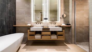 Deep-soaking bathtub