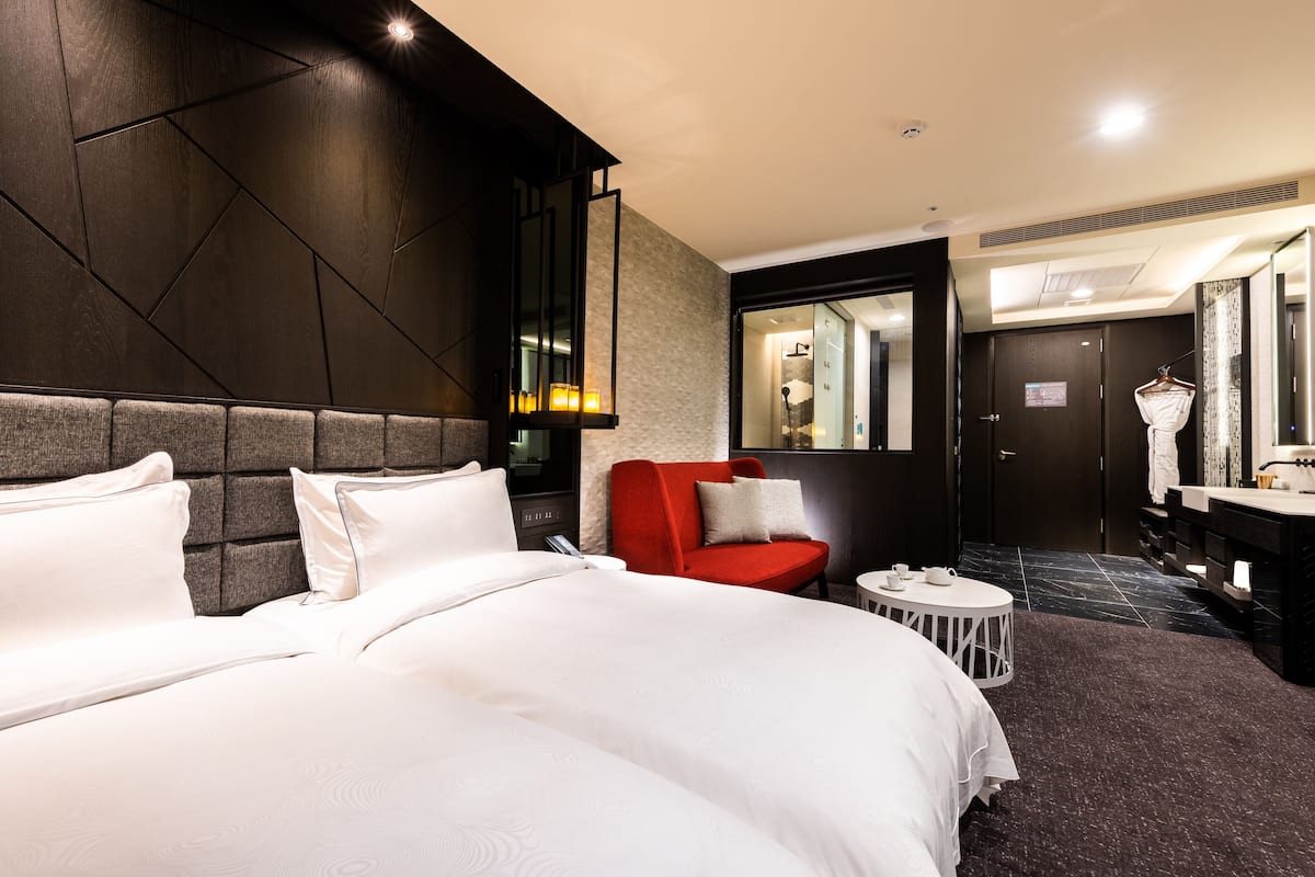 Basic Twin Room, 2 Single Beds, No Window | 1 bedroom, in-room safe, desk, blackout curtains