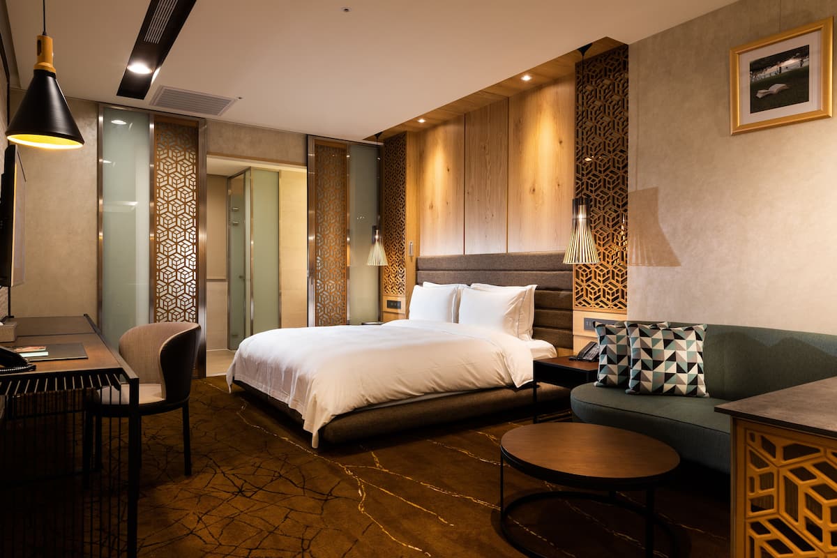 Comfort Double Room, 1 Queen Bed | 1 bedroom, in-room safe, desk, blackout curtains