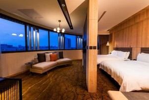 Caja de seguridad en la habitación, escritorio y cortinas blackout 